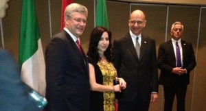 Francesca la marca con il premier canedese Stephen Harper e il presidente Enrico Letta